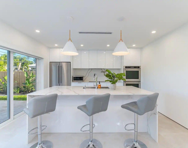 6600 Ne 21st Drive - Photo Thumbnail 7