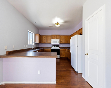 10950 W Royal Palm Road - Photo Thumbnail 6