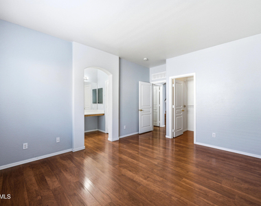 10950 W Royal Palm Road - Photo Thumbnail 12