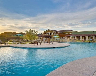 18068 W Amber Ridge Way - Photo Thumbnail 2