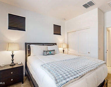 18068 W Amber Ridge Way - Photo Thumbnail 21