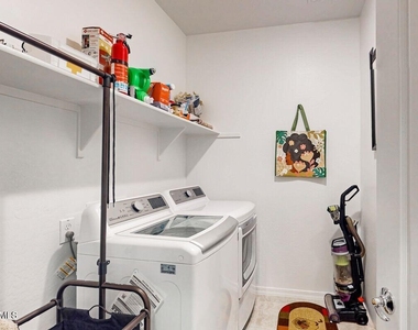 18068 W Amber Ridge Way - Photo Thumbnail 23