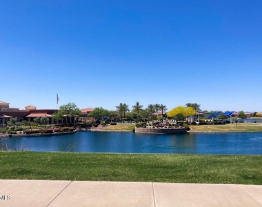 18068 W Amber Ridge Way - Photo Thumbnail 28