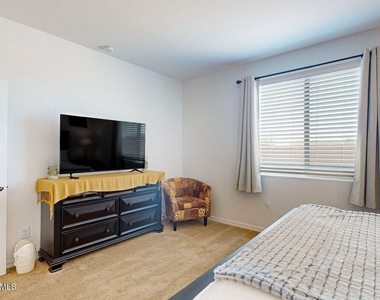 18068 W Amber Ridge Way - Photo Thumbnail 17