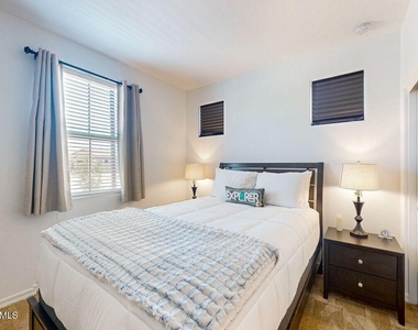 18068 W Amber Ridge Way - Photo Thumbnail 20