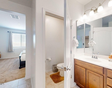 18068 W Amber Ridge Way - Photo Thumbnail 19