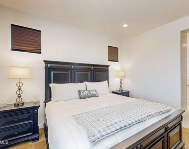 18068 W Amber Ridge Way - Photo Thumbnail 16