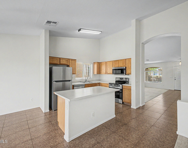 12510 W Hearn Road - Photo Thumbnail 11