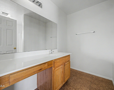 12510 W Hearn Road - Photo Thumbnail 25
