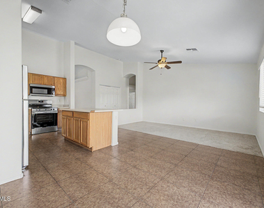12510 W Hearn Road - Photo Thumbnail 10