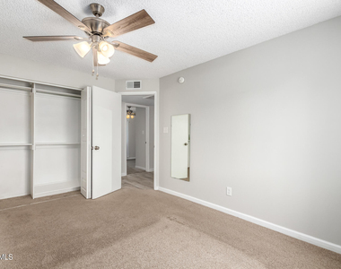 14401 N 35th Place - Photo Thumbnail 16