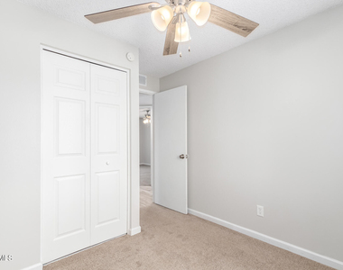 14401 N 35th Place - Photo Thumbnail 18