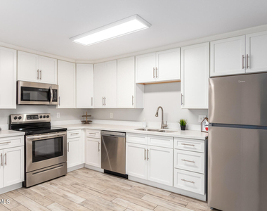 14401 N 35th Place - Photo Thumbnail 10