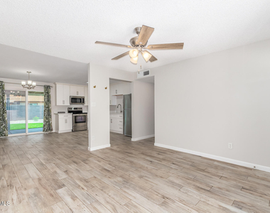 14401 N 35th Place - Photo Thumbnail 8