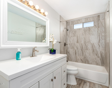 14401 N 35th Place - Photo Thumbnail 21