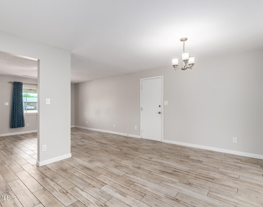 14401 N 35th Place - Photo Thumbnail 6
