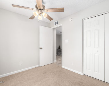 14401 N 35th Place - Photo Thumbnail 20