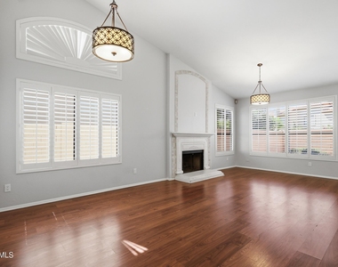 225 W Vera Lane - Photo Thumbnail 2
