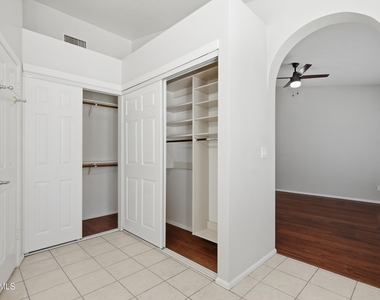 225 W Vera Lane - Photo Thumbnail 14
