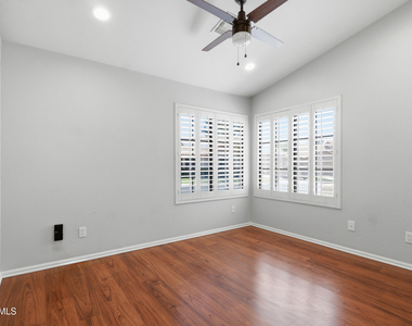 225 W Vera Lane - Photo Thumbnail 18