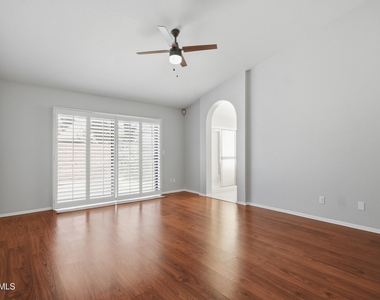 225 W Vera Lane - Photo Thumbnail 12