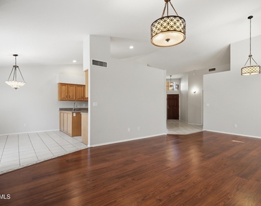225 W Vera Lane - Photo Thumbnail 6