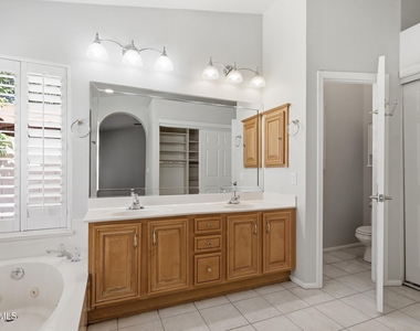 225 W Vera Lane - Photo Thumbnail 15