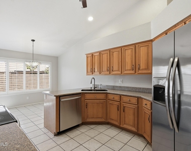 225 W Vera Lane - Photo Thumbnail 9