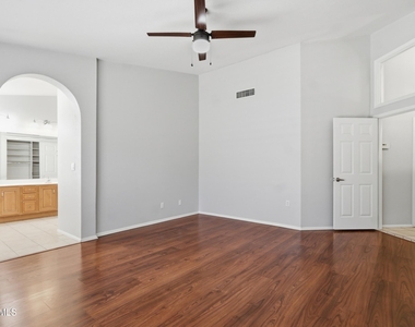 225 W Vera Lane - Photo Thumbnail 11