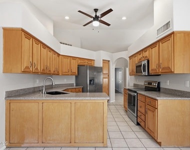 225 W Vera Lane - Photo Thumbnail 10