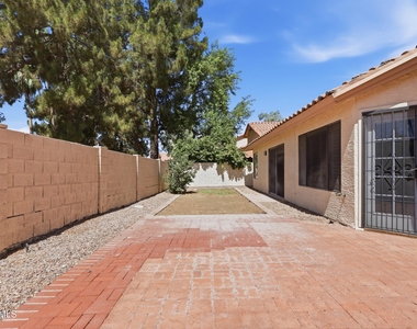 225 W Vera Lane - Photo Thumbnail 22
