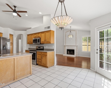 225 W Vera Lane - Photo Thumbnail 7