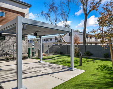 1023 W 5th Street - Photo Thumbnail 31