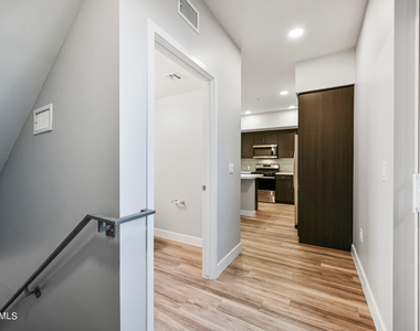 1023 W 5th Street - Photo Thumbnail 2