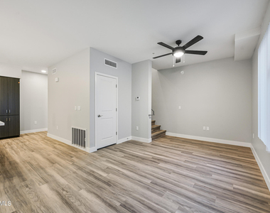 1023 W 5th Street - Photo Thumbnail 9
