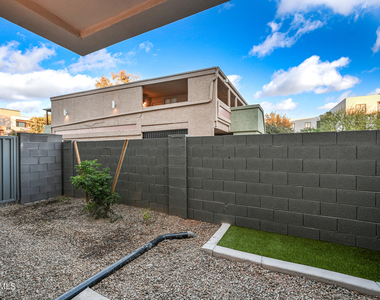 1023 W 5th Street - Photo Thumbnail 23