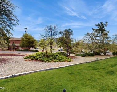 130 Castle Rock Road - Photo Thumbnail 15