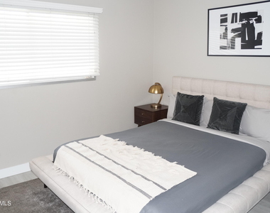 1732 E Hermosa Drive - Photo Thumbnail 15