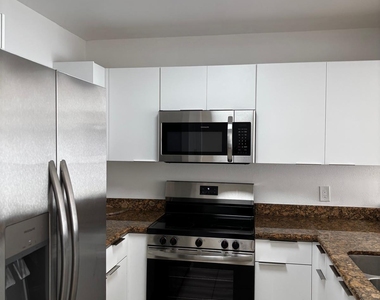 1515 Lake Crystal Drive - Photo Thumbnail 4