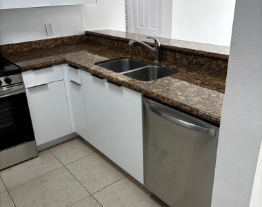 1515 Lake Crystal Drive - Photo Thumbnail 3