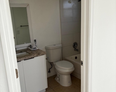 1515 Lake Crystal Drive - Photo Thumbnail 7