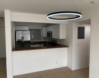1515 Lake Crystal Drive - Photo Thumbnail 5