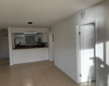 1515 Lake Crystal Drive - Photo Thumbnail 10