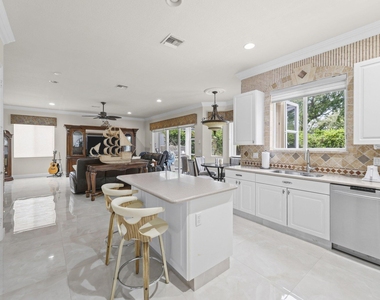 4461 Mariners Cove Drive - Photo Thumbnail 9