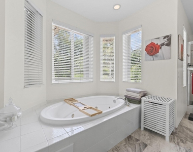4461 Mariners Cove Drive - Photo Thumbnail 28