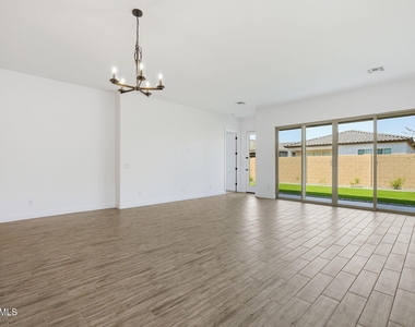 2942 E Manzanila Avenue - Photo Thumbnail 8