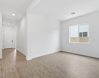 2942 E Manzanila Avenue - Photo Thumbnail 4