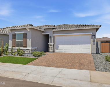 2942 E Manzanila Avenue - Photo Thumbnail 2