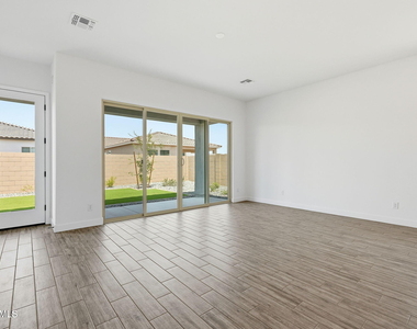 2942 E Manzanila Avenue - Photo Thumbnail 7