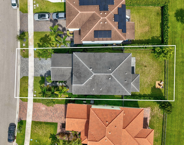 16210 Sandy Shore Drive - Photo Thumbnail 2